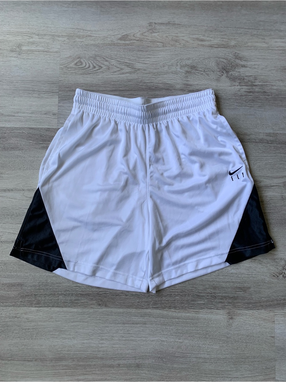 NWT Nike Dri-FIT Isofly Women's Basketball Shorts white/black size medium